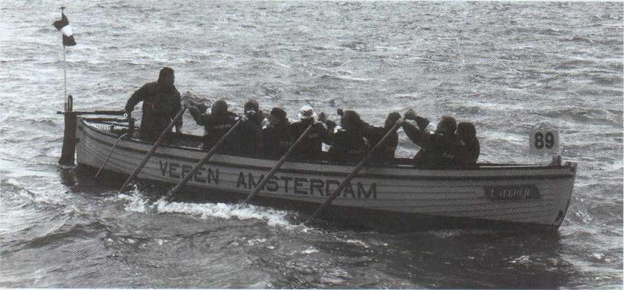 www.vaarmij.nl Rondvaart Amsterdam Maak een prachtige rondvaart op een historisch IJveer of Rondvaartboot